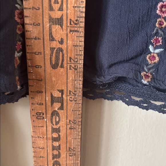 American Eagle Outfitters Navy blue Floral Blouse. Bell sleeves
Size M - Picture 7 of 7